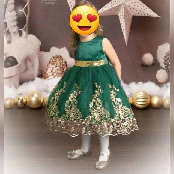 slim fit dress slacks Suzhoufashion Women Green Velvet Christmas Dress V Neck Formal Dress with Lace Appliques